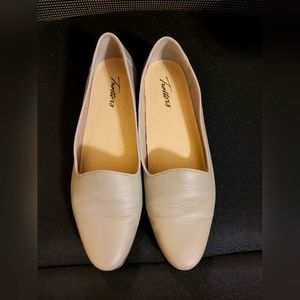 Trotters gray leather loafer 8.5 EUC